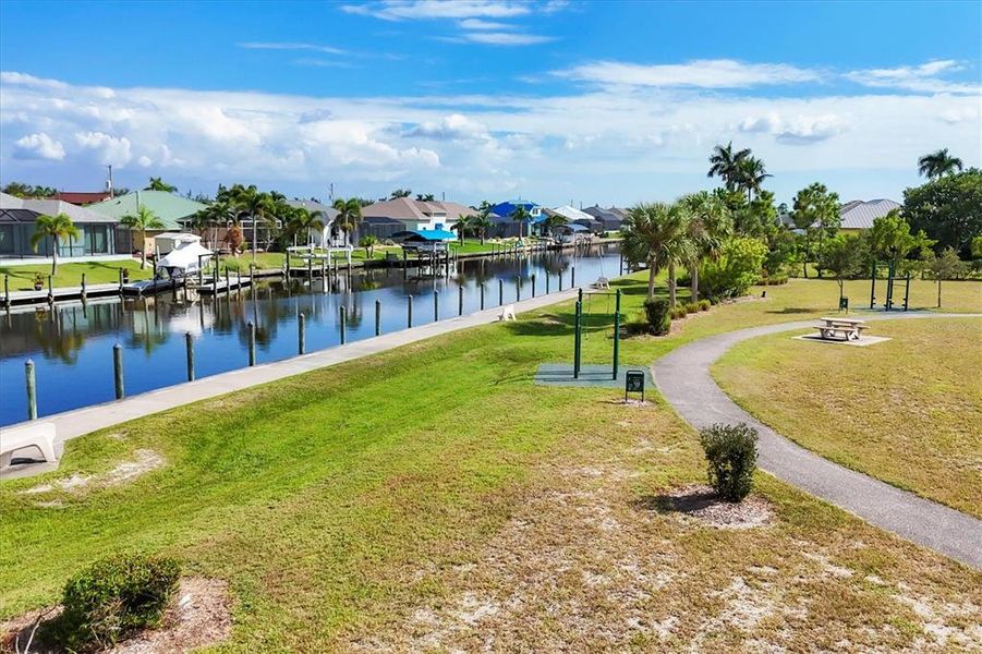 Community amenities in , Port Charlotte (Image 38). Community amenities in , Port Charlotte (Image 38).