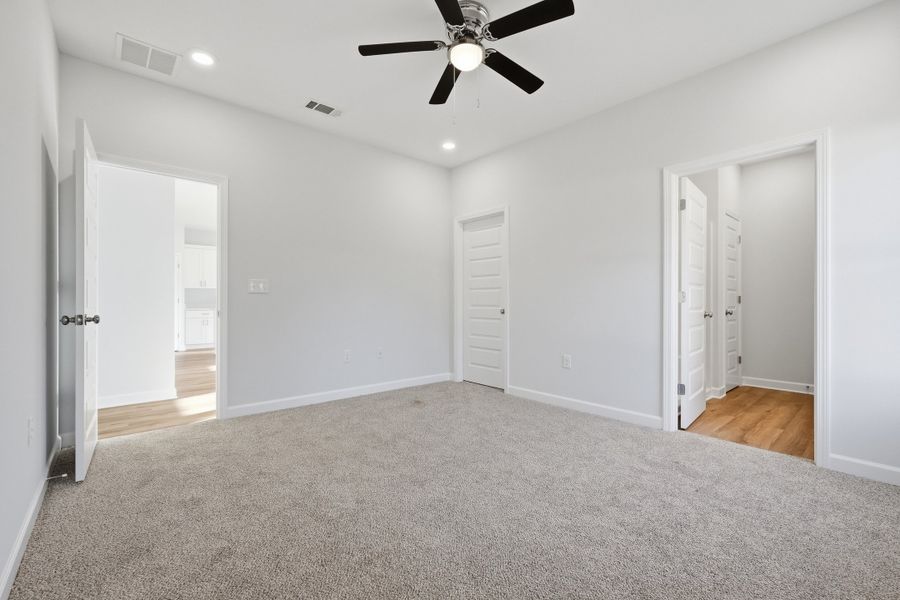 Spacious, unfurnished interior of a new home in McCarthy Estates, Defuniak Springs (Image 24).