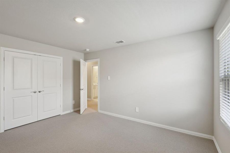 Photo is not of the actual home, but is an inspirational photo of builder’s model home and may depict options, furnishings, and/or decorator features that are not included. Photo is not of the actual home, but is an inspirational photo of builder’s model home and may depict options, furnishings, and/or decorator features that are not included.