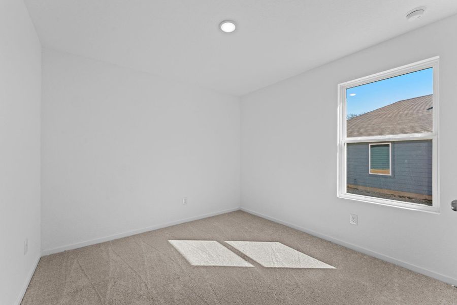 Spacious, unfurnished interior of a new home in Friendship Oaks, Fredericksburg (Image 14).