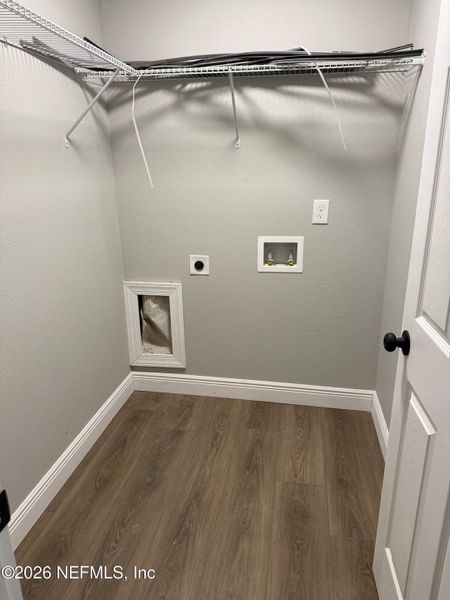 Spacious, unfurnished interior of a new home in , Jacksonville (Image 10).