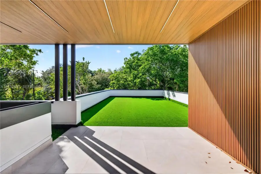 Exterior details and patio area of a home in , Fort Lauderdale (Image 23).