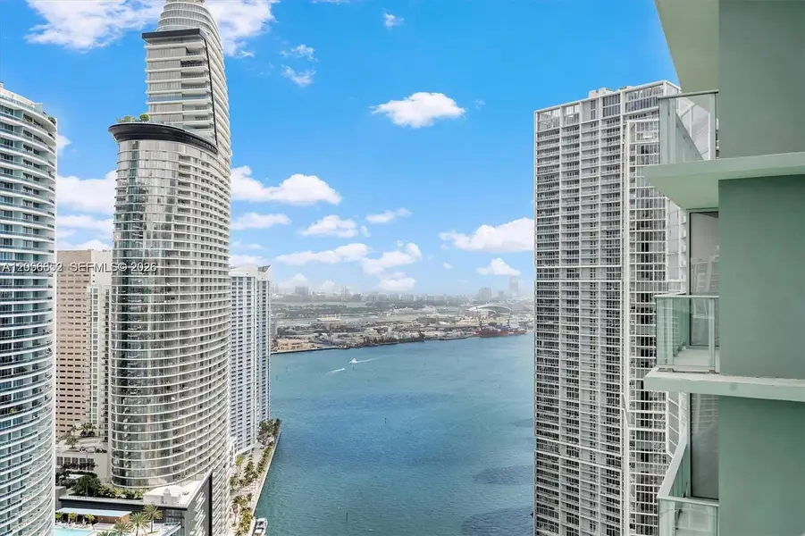 Condo located in Miami, FL showcasing its design and architecture (Image 5).