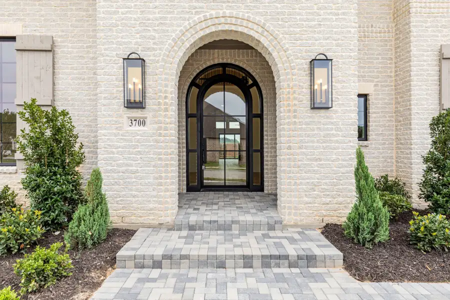 Representative exterior details of a home built from the 7061 by Tradition Homes in Mustang Lakes, McKinney (Image 3).