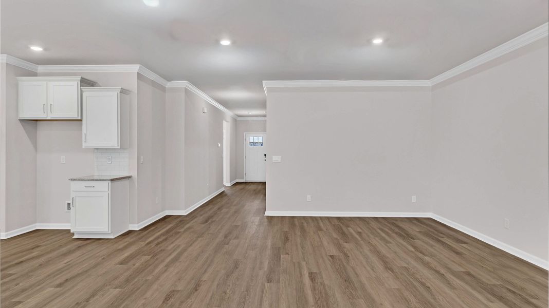 Representative unfurnished interior of a home built from the Fraser by D.R. Horton in Riverwood Gardens, Oakland (Image 14).