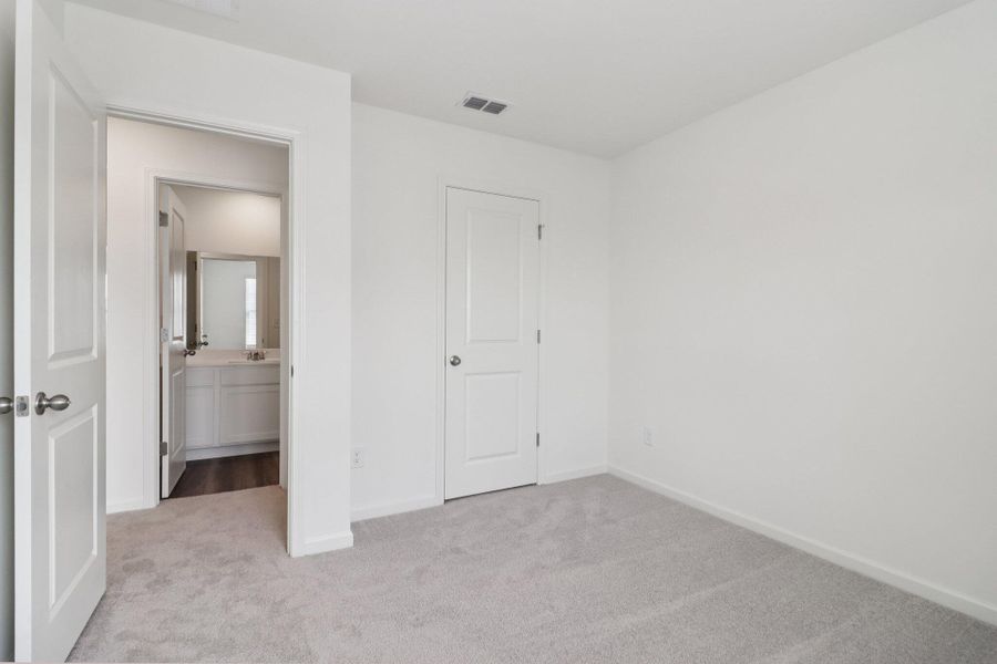 Spacious, unfurnished interior of a new home in Halstead, Moncks Corner (Image 24).