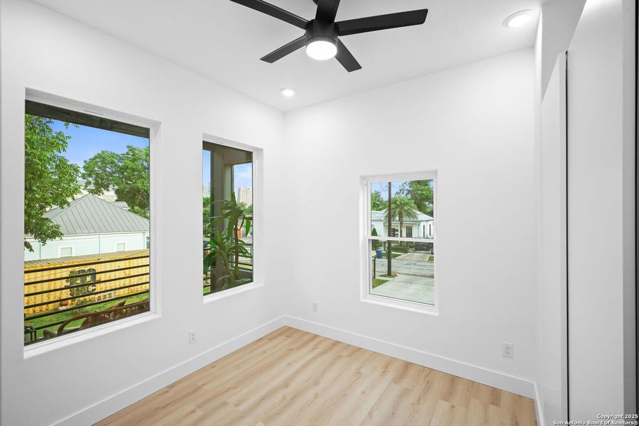 Spacious, unfurnished interior of a new home in , San Antonio (Image 20).