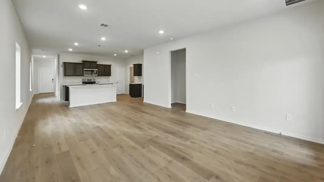 Spacious, unfurnished interior of a new home in Wildcat Ranch, Crandall (Image 29).
