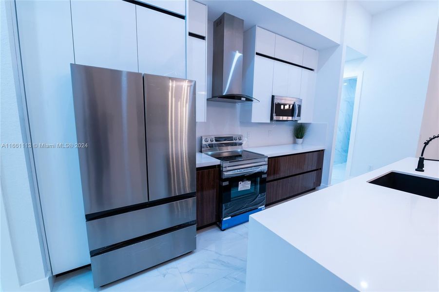 Furnished interior view inside a new home in , Cape Coral (Image 5).