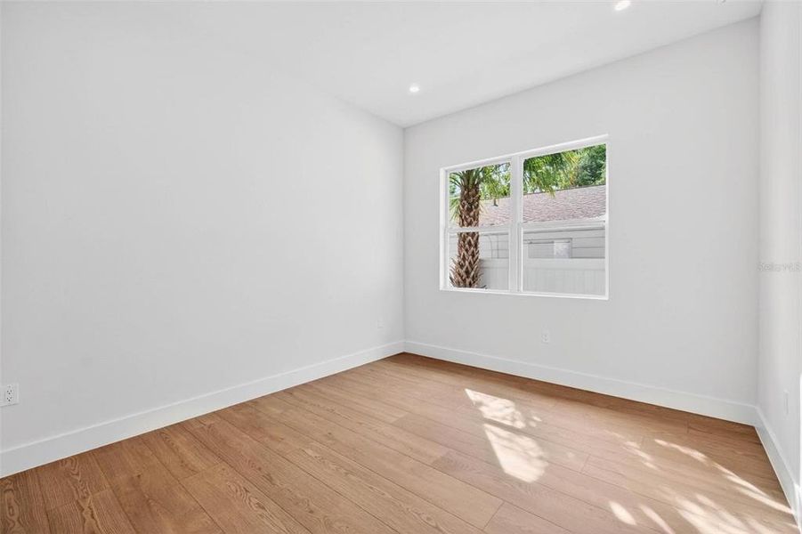 Spacious, unfurnished interior of a new home in , St. Petersburg (Image 21).