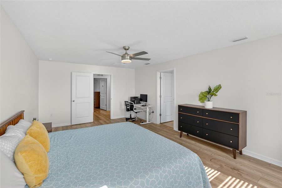 Furnished interior view inside a new home in River Park, Tampa (Image 27).