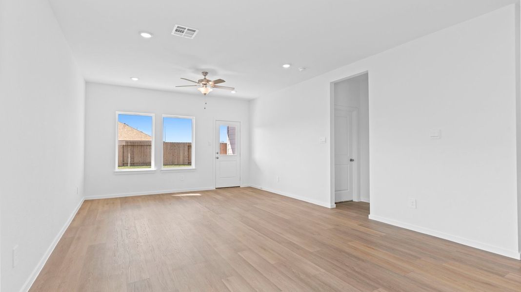 Spacious, unfurnished interior of a new home in Lakes at Westland Ranch, League City (Image 11). Spacious, unfurnished interior of a new home in Lakes at Westland Ranch, League City (Image 11).