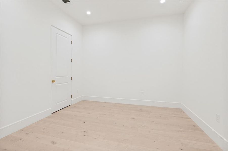 Spacious, unfurnished interior of a new home in The Residences, Irving (Image 22).