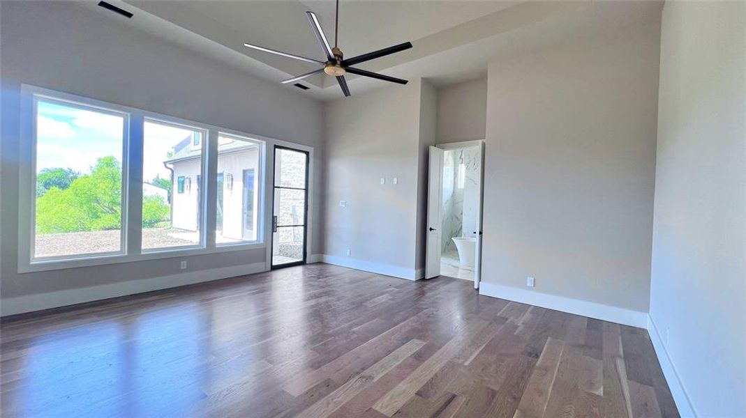 Spacious, unfurnished interior of a new home in , Weston (Image 10).