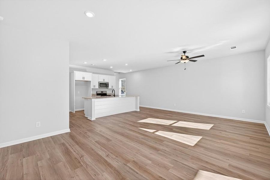 Spacious, unfurnished interior of a new home in , Commerce (Image 38).
