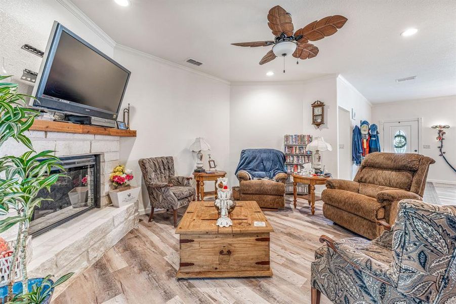 Furnished interior view inside a new home in , Comanche (Image 12).