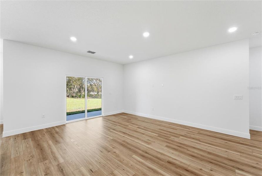 Spacious, unfurnished interior of a new home in , Ocala (Image 17).