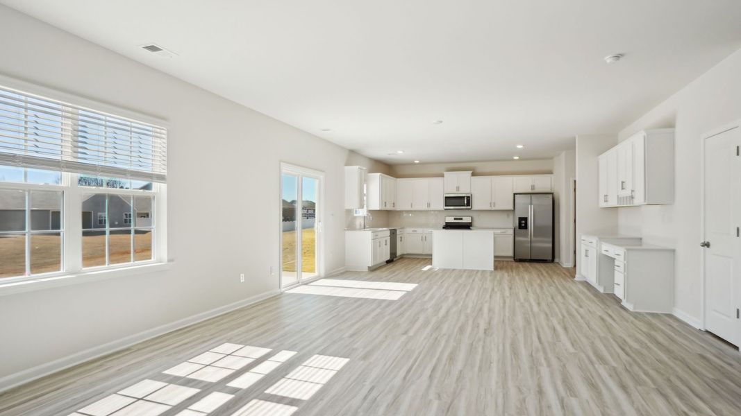 Spacious, unfurnished interior of a new home in Granite Falls, Lancaster (Image 17).