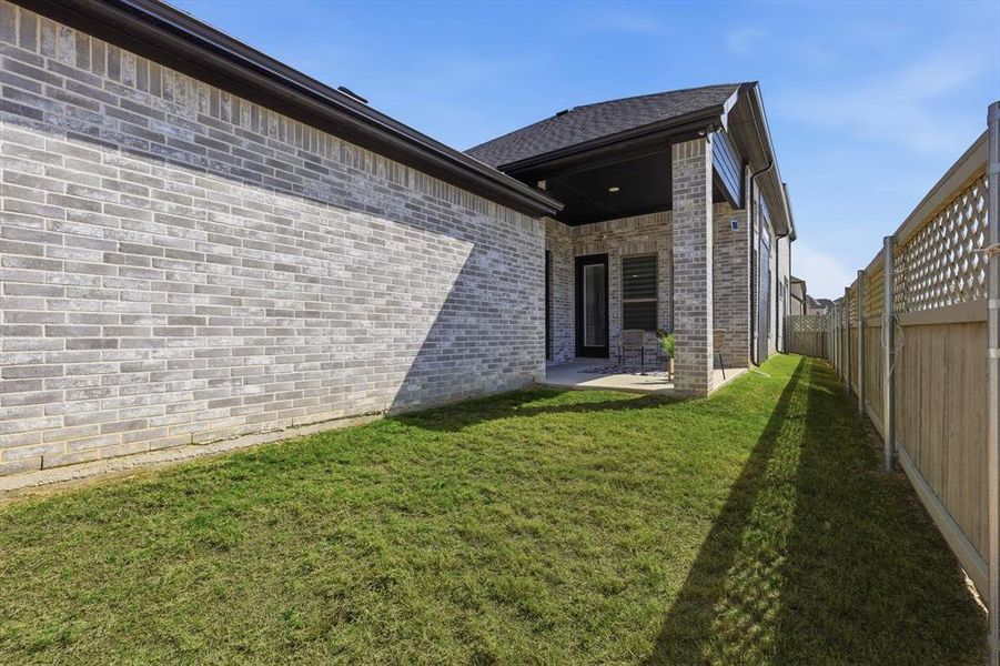 Exterior details and patio area of a home in , Northlake (Image 27).
