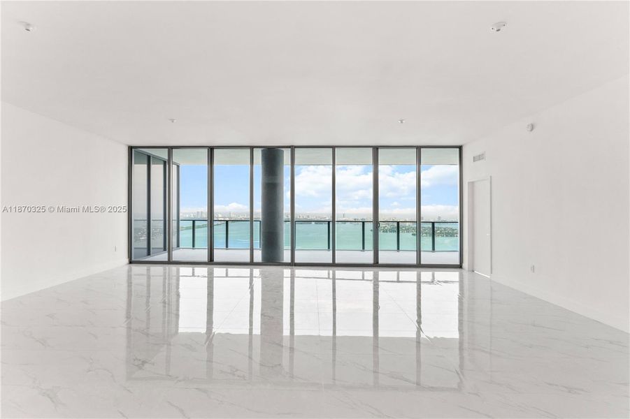 Spacious, unfurnished interior of a new home in Aria Reserve, Miami (Image 22).