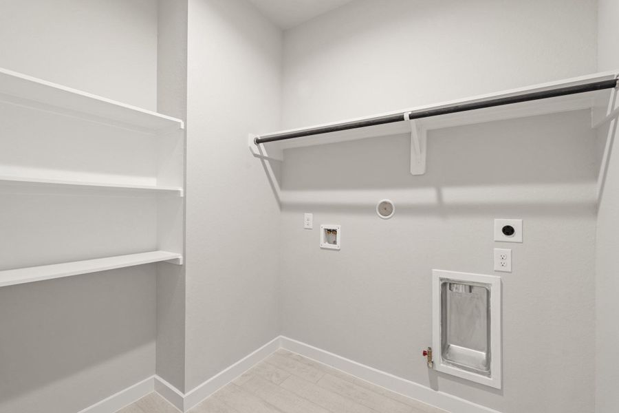 Spacious, unfurnished interior of a new home in Morton Creek Ranch, Katy (Image 15).