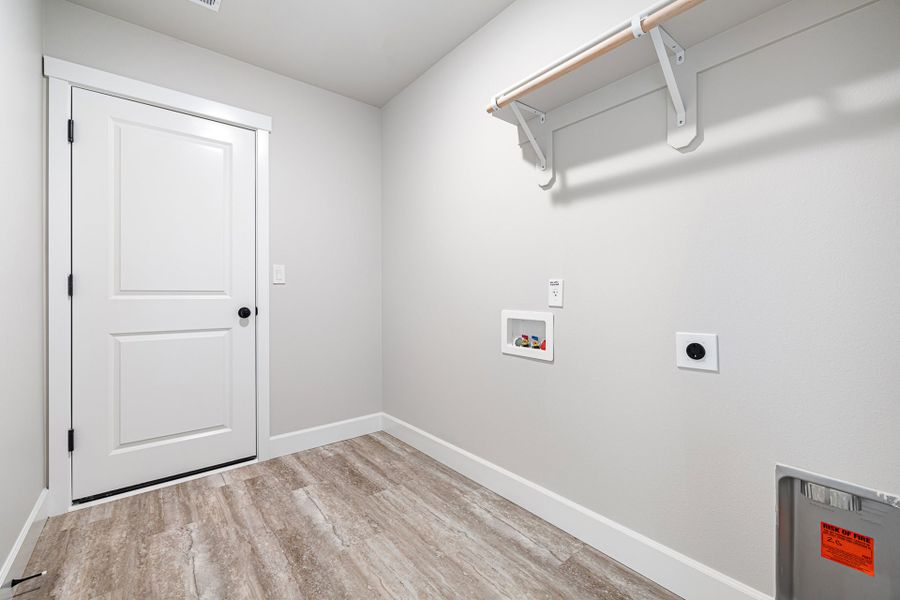 Representative unfurnished interior of a home built from the McKenzie by MonteVista Homes in Feather Ridge, Redmond (Image 19). Representative unfurnished interior of a home built from the McKenzie by MonteVista Homes in Feather Ridge, Redmond (Image 19).