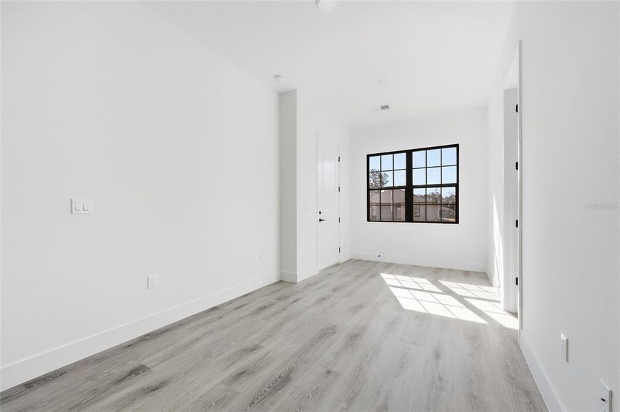Spacious, unfurnished interior of a new home in , Ocklawaha (Image 38).