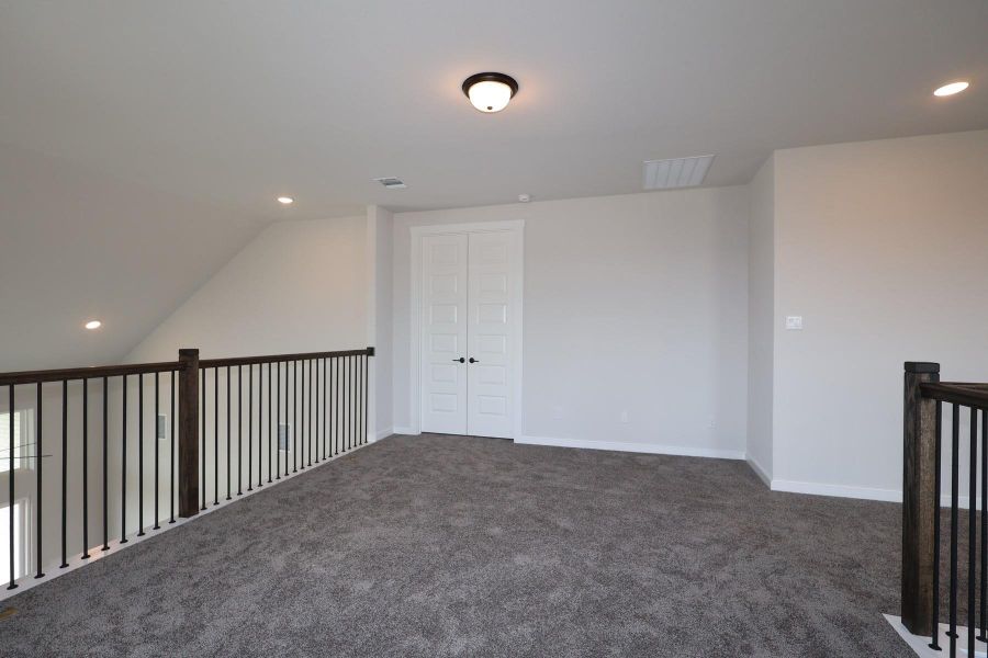 Spacious, unfurnished interior of a new home in Wolf Ranch, Georgetown (Image 13).