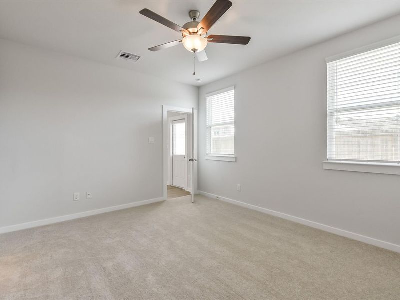 Spacious, unfurnished interior of a new home in Liberty Estates, Cleveland (Image 30).