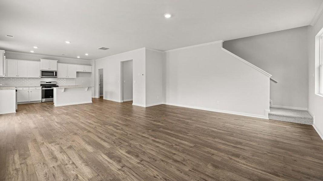 Spacious, unfurnished interior of a new home in Sheffield Highlands, Dallas (Image 30).