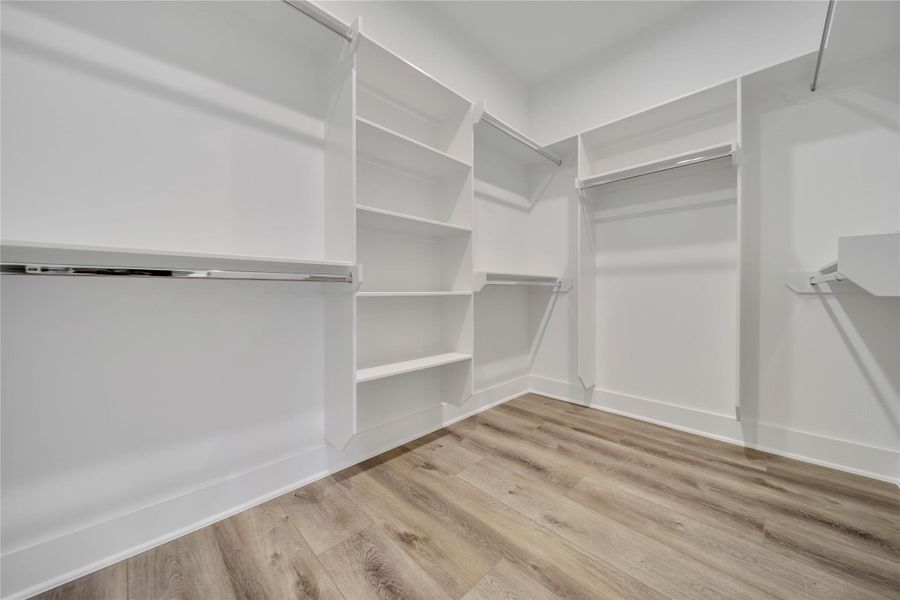 Spacious, unfurnished interior of a new home in , Houston (Image 31).