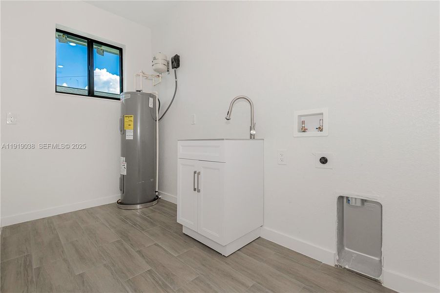 Furnished interior view inside a new home in , Oakland Park (Image 10). Furnished interior view inside a new home in , Oakland Park (Image 10).