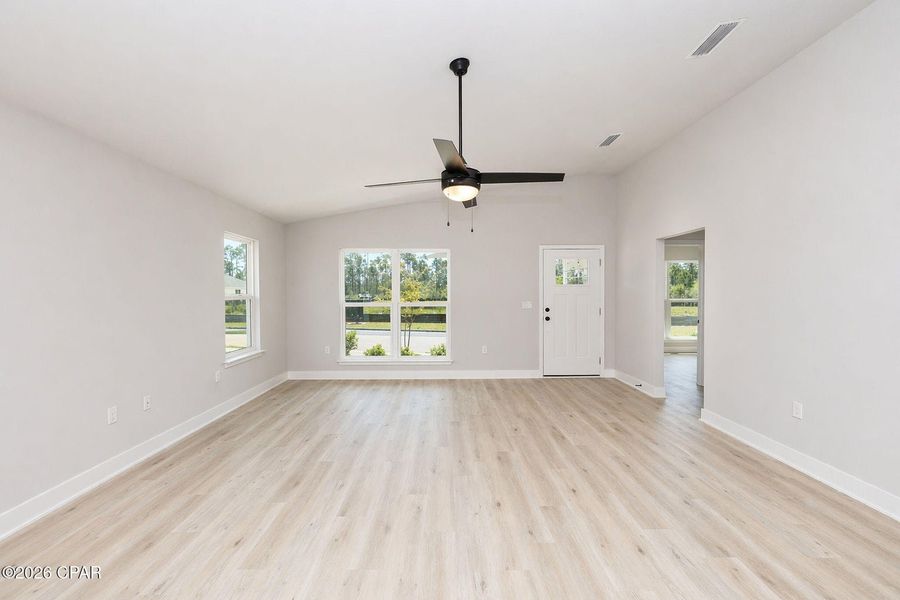 Spacious, unfurnished interior of a new home in East Bay, Panama City (Image 9).