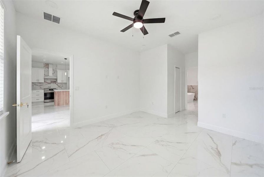 Spacious, unfurnished interior of a new home in , Palm Bay (Image 30).