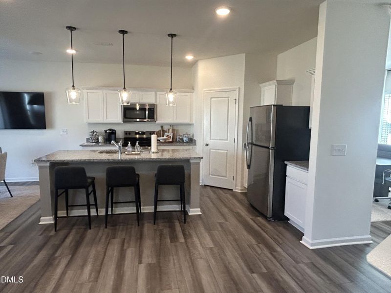 model home kitchen 2