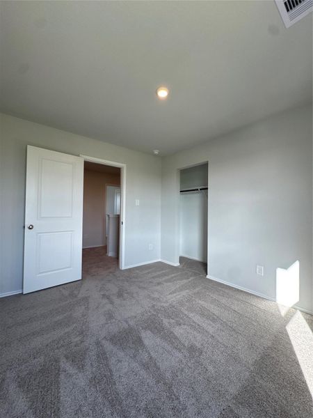 Spacious, unfurnished interior of a new home in Santa Fe, Cleveland (Image 19). Spacious, unfurnished interior of a new home in Santa Fe, Cleveland (Image 19).