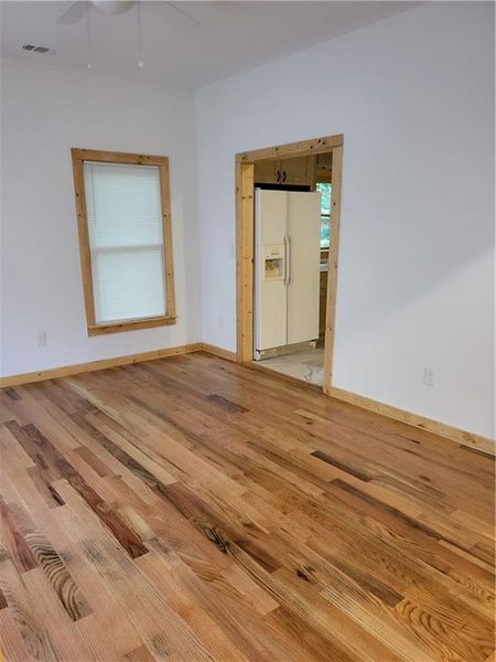 Spacious, unfurnished interior of a new home in , Atlanta (Image 8).