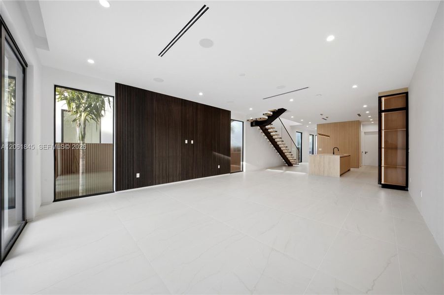 Spacious, unfurnished interior of a new home in , Fort Lauderdale (Image 58).
