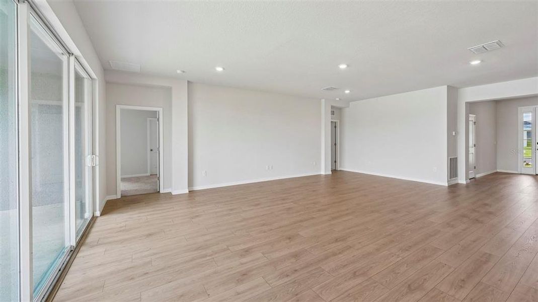 Spacious, unfurnished interior of a new home in Oakfield Trails, Parrish (Image 24).