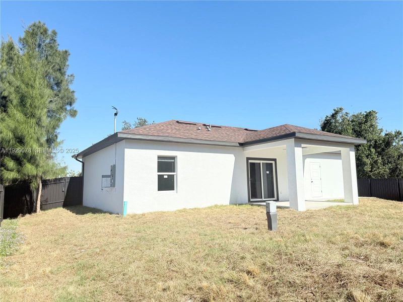 Exterior details and patio area of a home in , Punta Gorda (Image 3).