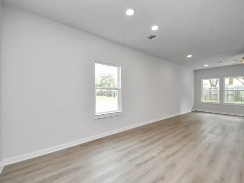 Spacious, unfurnished interior of a new home in Windmill Estates, Magnolia (Image 16).