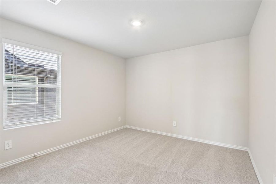 Spacious, unfurnished interior of a new home in Oak Ridge Park, Corinth (Image 31).