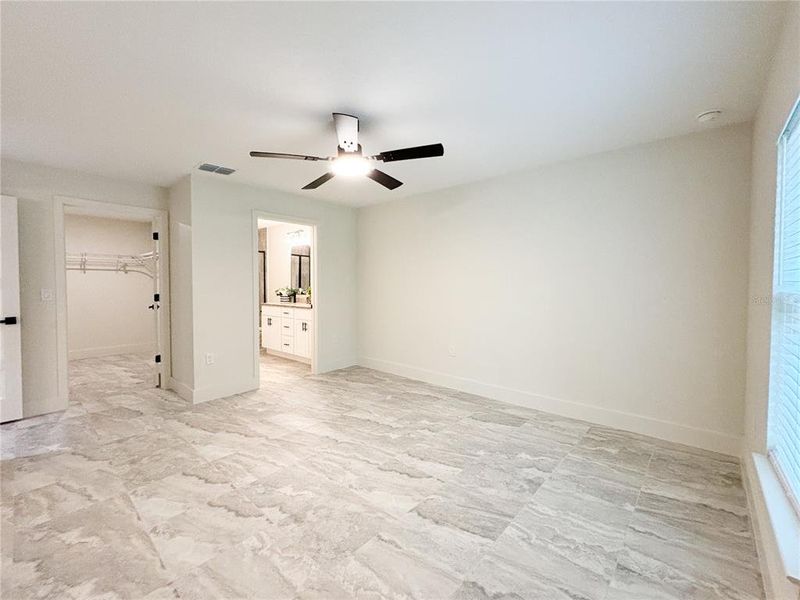 Spacious, unfurnished interior of a new home in , Dunnellon (Image 21).