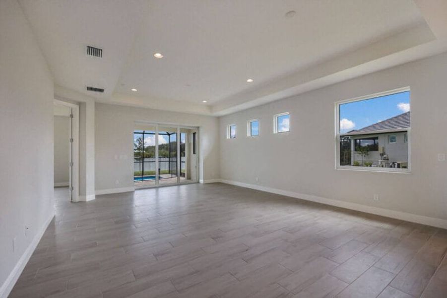 Spacious, unfurnished interior of a new home in Reflection Villas at Watercolor Place, Bradenton (Image 9).