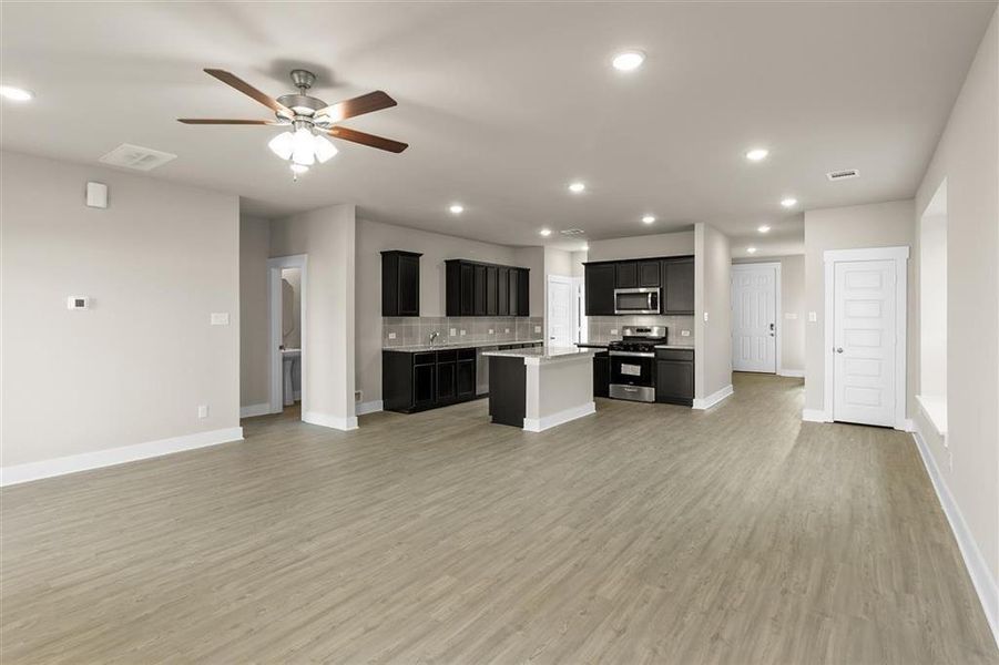 Spacious, unfurnished interior of a new home in Colony at Pinehurst 50s, Pinehurst (Image 19).