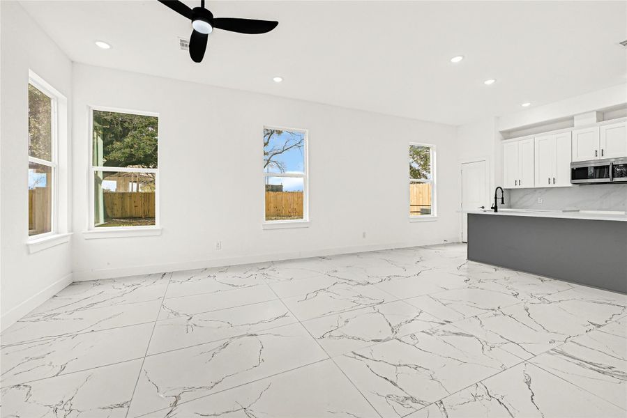 Spacious, unfurnished interior of a new home in , Houston (Image 24).