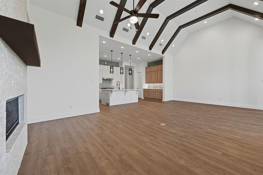 Spacious, unfurnished interior of a new home in Ridge Crossing, Waxahachie (Image 22). Spacious, unfurnished interior of a new home in Ridge Crossing, Waxahachie (Image 22).