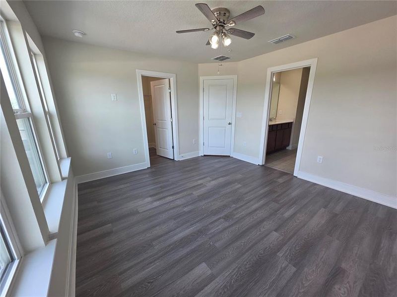 Spacious, unfurnished interior of a new home in , Orlando (Image 26).