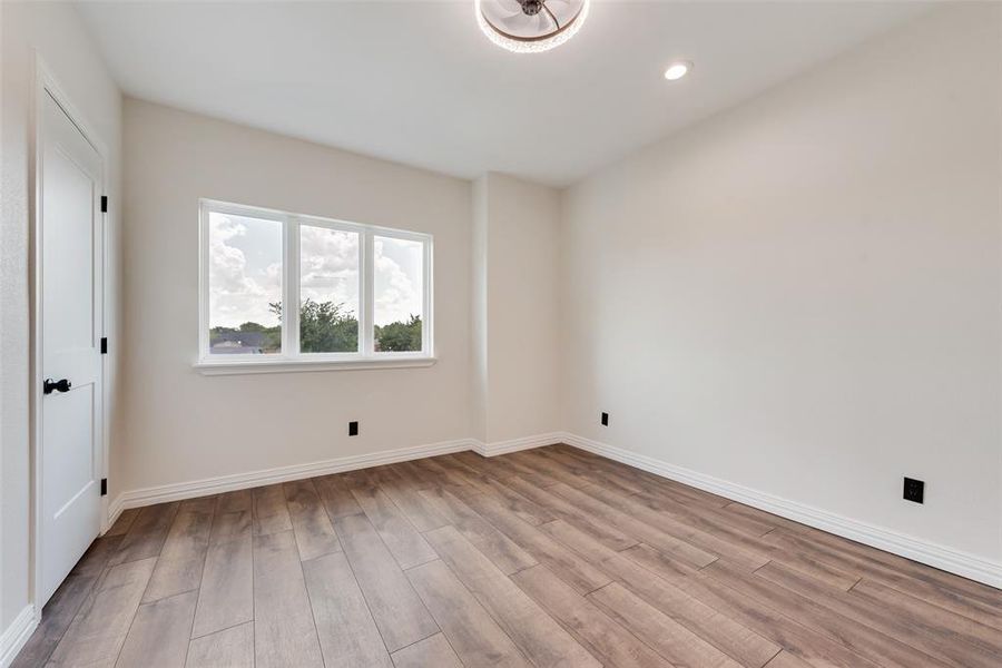 Spacious, unfurnished interior of a new home in , Waxahachie (Image 14).