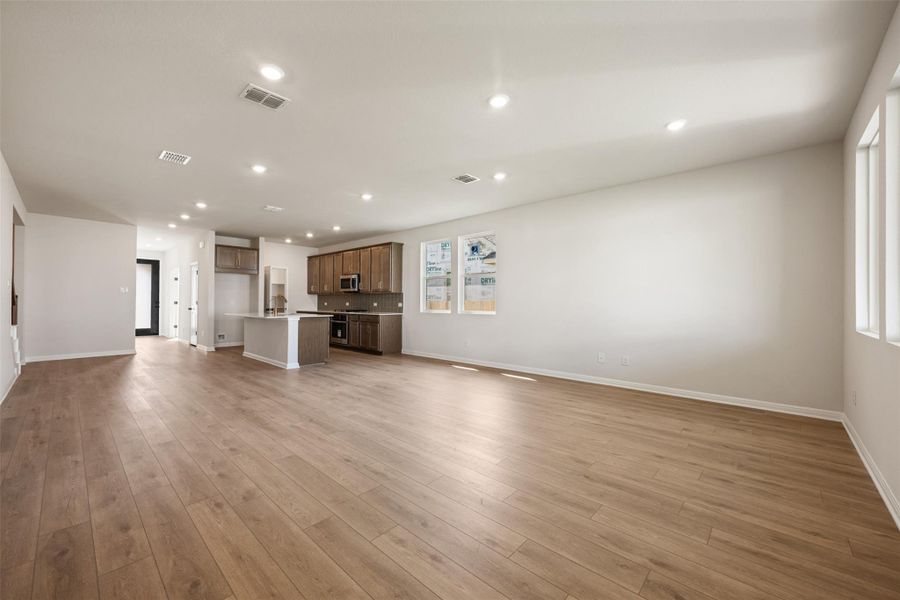 Spacious, unfurnished interior of a new home in Patterson Ranch, Georgetown (Image 21).